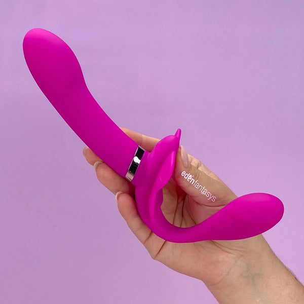 Butterfly share Vibrating strapless strap on